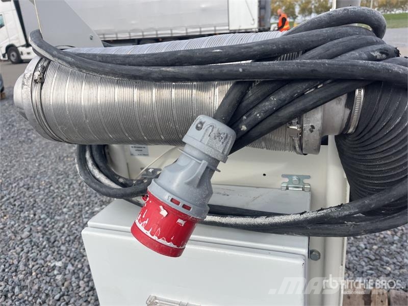 Quantity of (3) Ventur SUCTION UNIT Vacuum Cleaner Vacuum cleaners