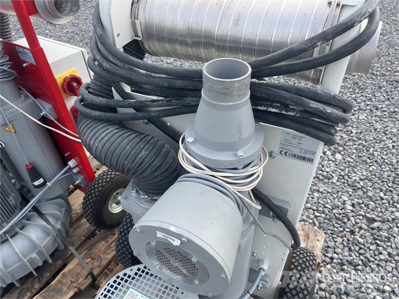 Quantity of (3) Ventur SUCTION UNIT Vacuum Cleaner Vacuum cleaners