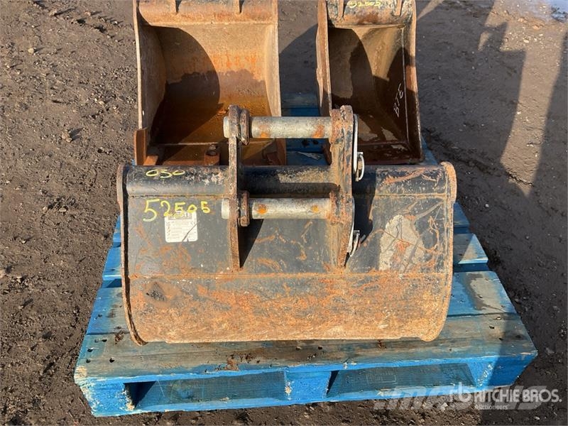  Quantity of (3) WHITES Digging 600 mm 450mm 300mm  دلاء