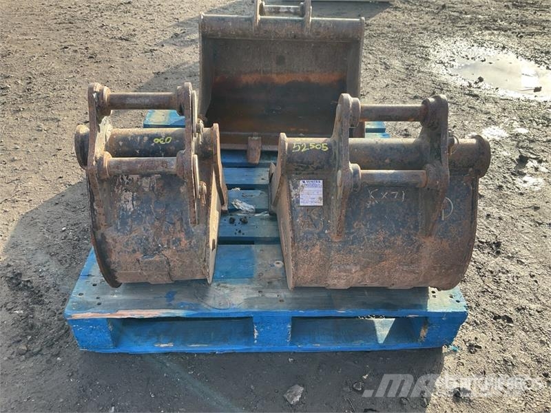  Quantity of (3) WHITES Digging 600 mm 450mm 300mm  دلاء