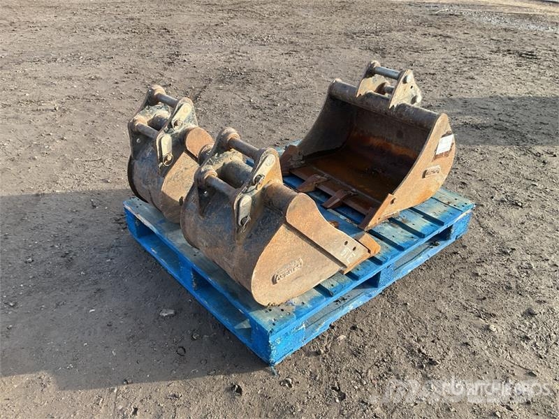  Quantity of (3) WHITES Digging 600 mm 450mm 300mm  دلاء