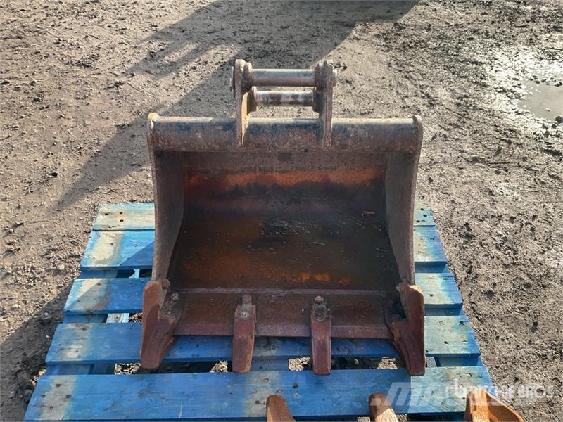  Quantity of (3) WHITES Digging 600 mm 450mm 300mm  دلاء