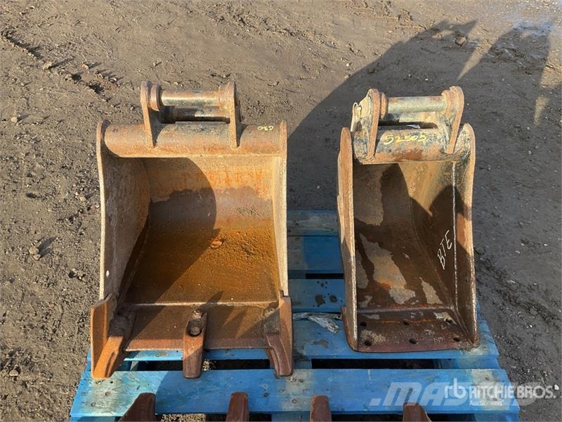  Quantity of (3) WHITES Digging 600 mm 450mm 300mm  دلاء