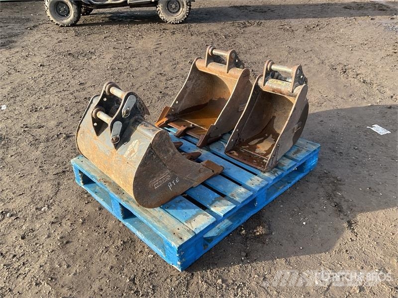  Quantity of (3) WHITES Digging 600 mm 450mm 300mm  دلاء