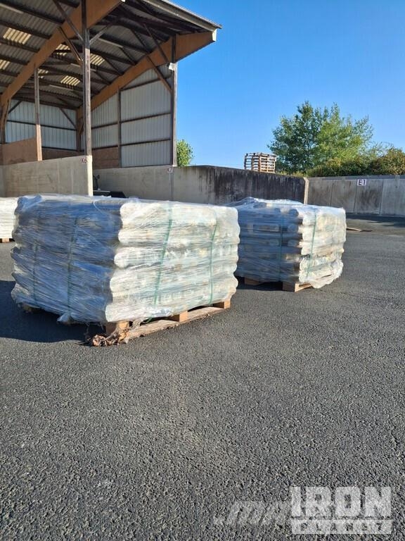 Quantity of (30000) Stakes 0.80m (green) ماكينات زراعية - غير ذلك