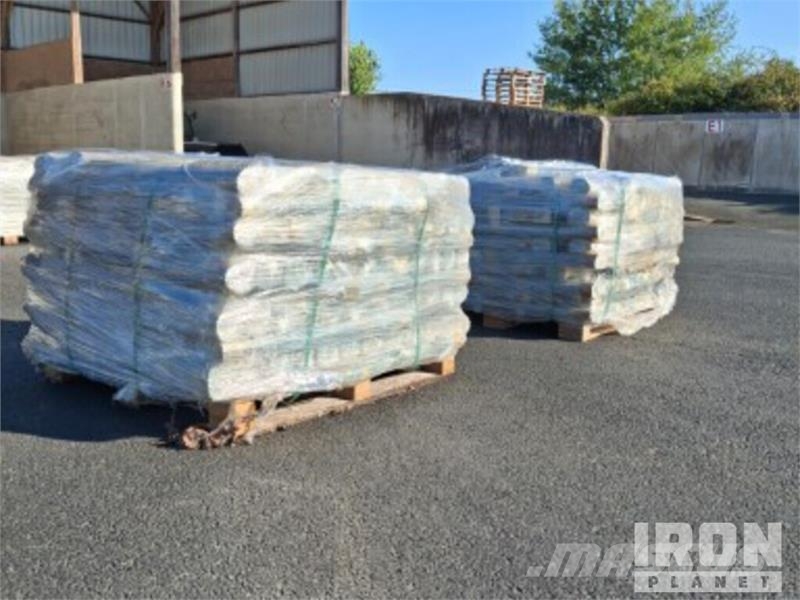 Quantity of (30000) Stakes 0.80m (green) ماكينات زراعية - غير ذلك