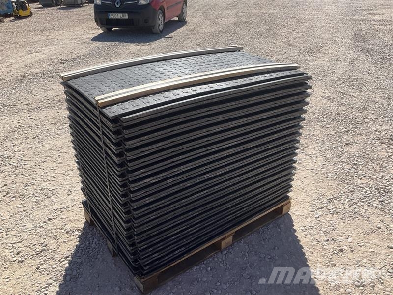 Quantity of (35) Connectable Road Plates (Unused) Otros componentes