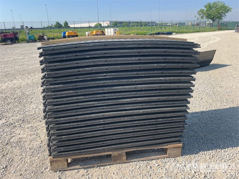  Quantity of (35) Connectable Road Plates Details ( Drugi deli