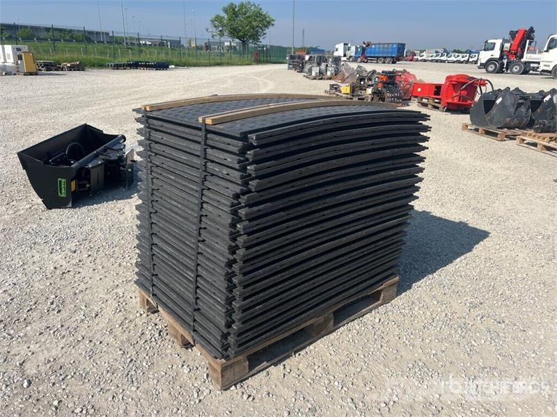  Quantity of (35) Connectable Road Plates Details ( Drugi deli