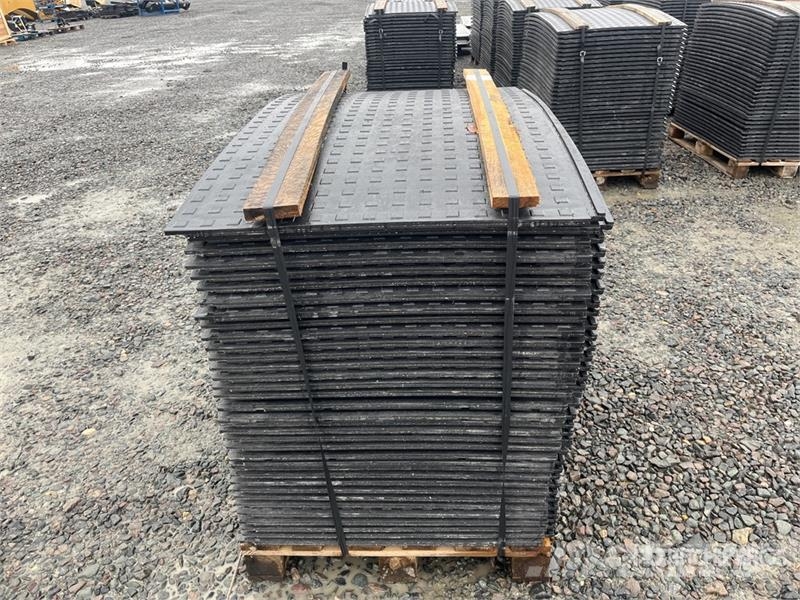 Quantity of (35) Connectable Road Plates Details ( Andere Zubehörteile
