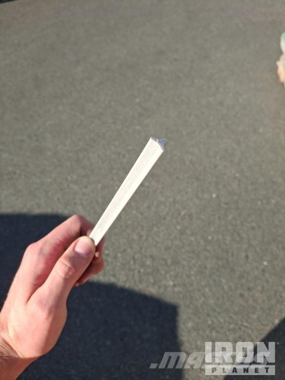Quantity of (36000) Stakes 0.8 m (grey) ماكينات زراعية - غير ذلك