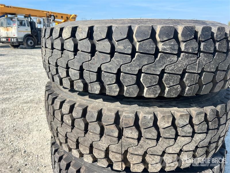  Quantity of (4) 13-22.5 Wheels (Unused) Gume, točkovi i felne