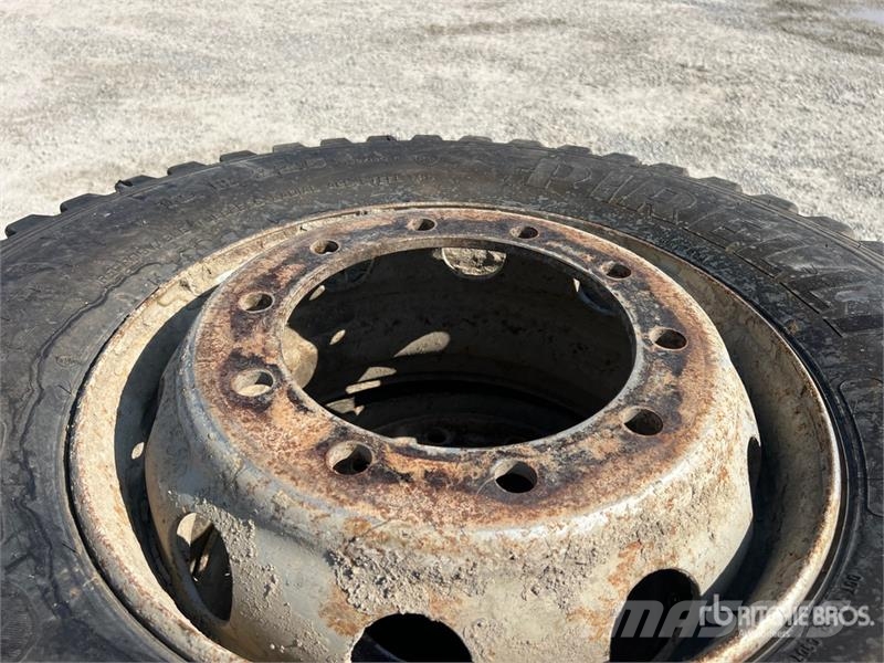  Quantity of (4) 13-22.5 Wheels (Unused) Gume, točkovi i felne