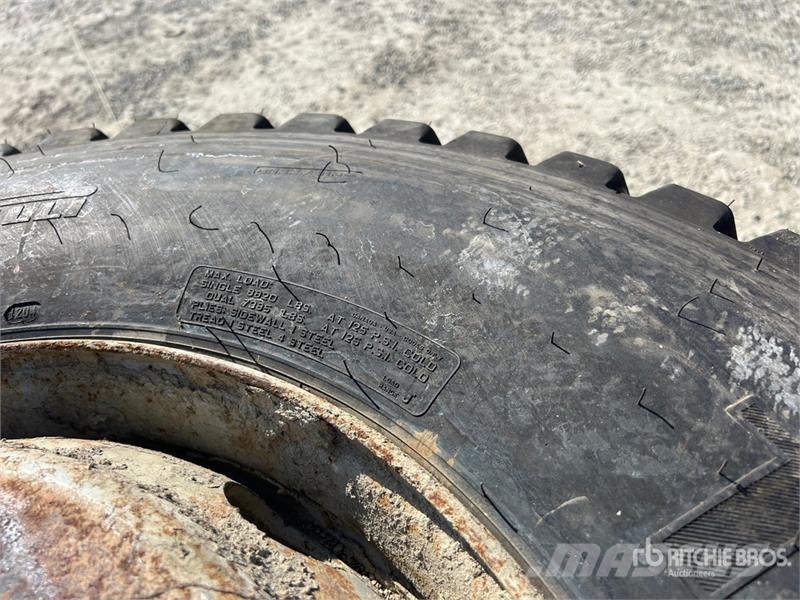  Quantity of (4) 13-22.5 Wheels (Unused) Gume, točkovi i felne