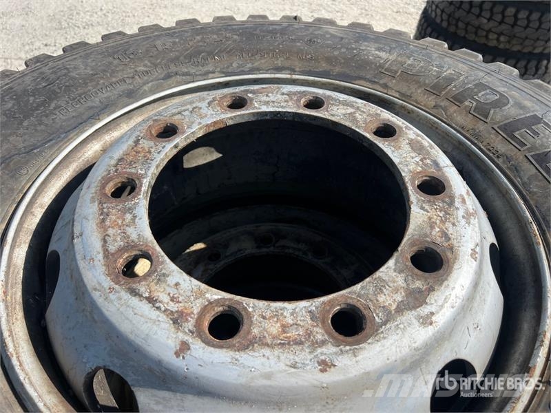  Quantity of (4) 13-22.5 Wheels (Unused) Gume, točkovi i felne