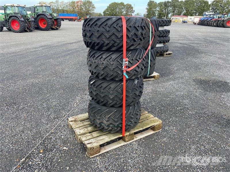  Quantity of (4) 31x15,5-15 Tires الإطارات والعجلات والحافات