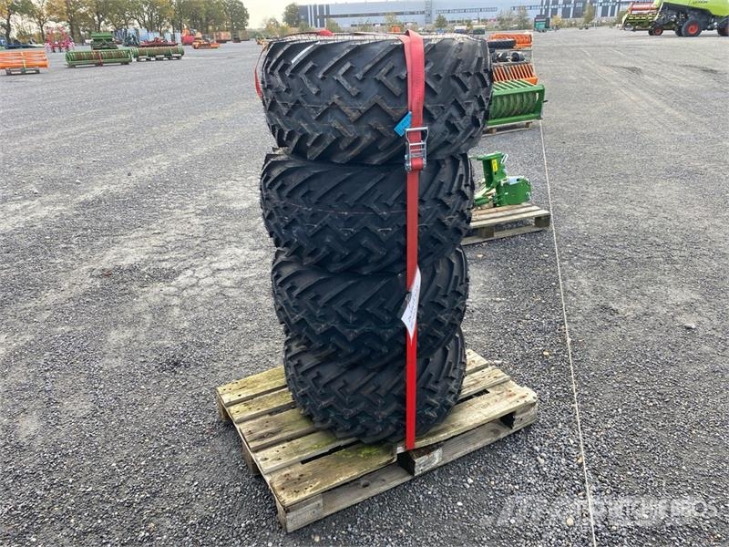  Quantity of (4) 31x15,5-15 Tires الإطارات والعجلات والحافات