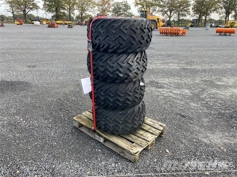  Quantity of (4) 31x15,5-15 Tires الإطارات والعجلات والحافات