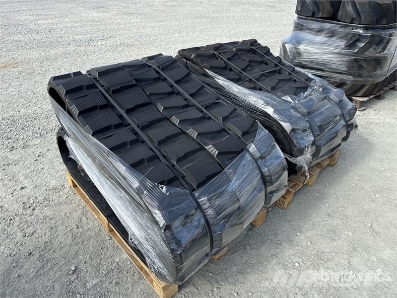 Quantity of (4) 400X72.5X76N Tracks (Unused) Muut