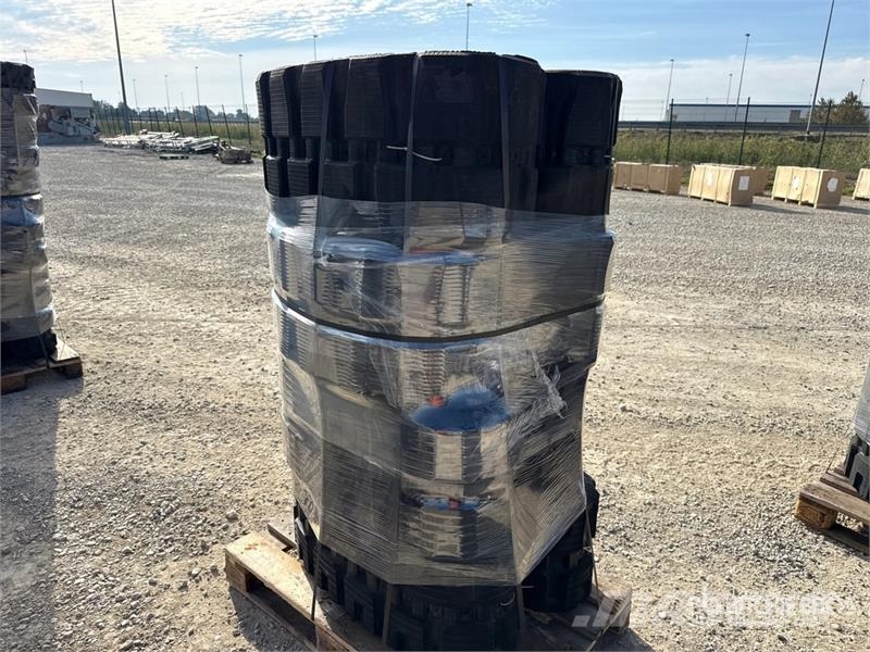  Quantity of (4) 400X86X52T Tracks (Unused) Други компоненти