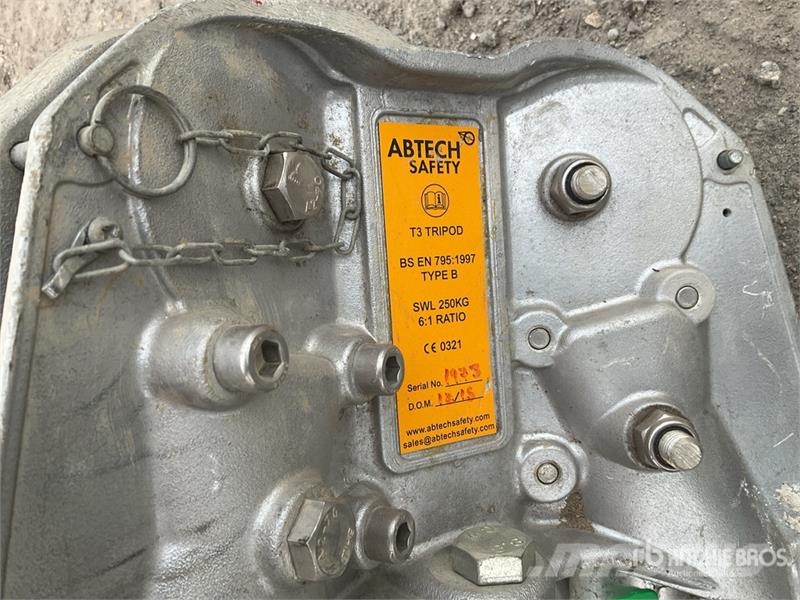 Quantity of (4) ABTECH Safety Winches And Tripods Építőipar - Egyebek