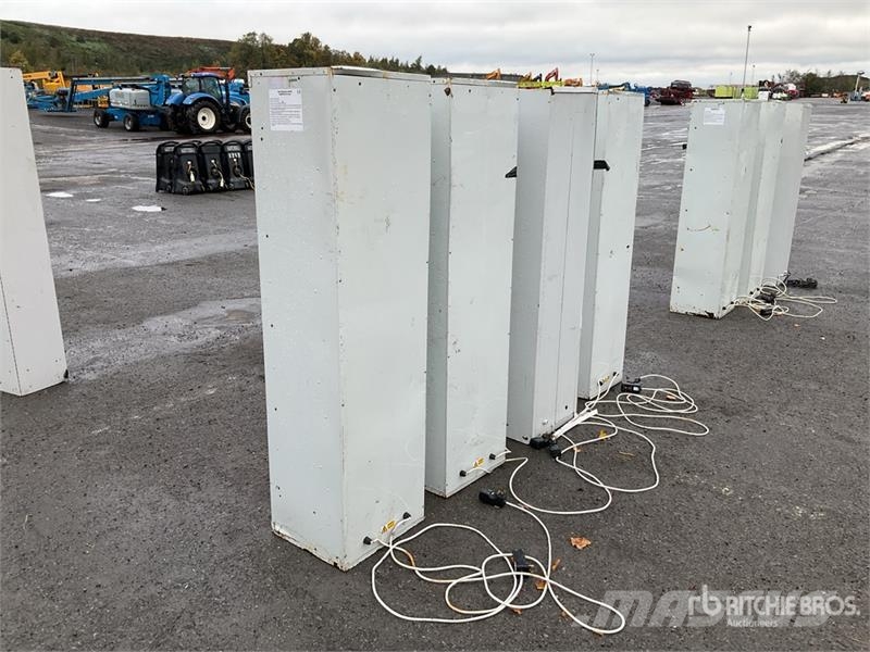 Quantity of (4) Armorgard Powerstation Tool Cabine Maszyny budowlane - Inne