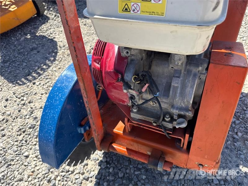  Quantity of (4) Asphalt Cutter Asphalt machine accessories