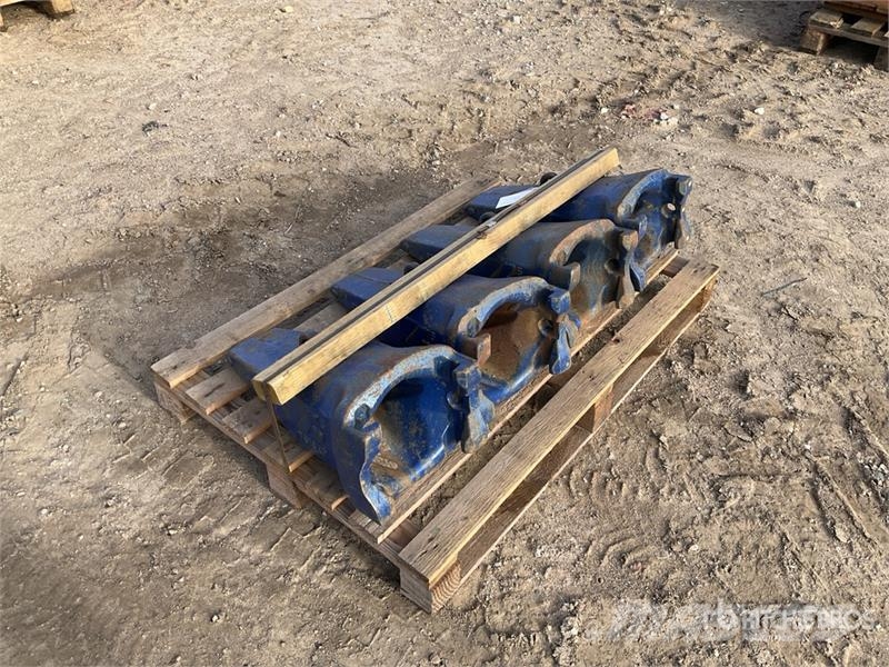 Quantity of (4) Bucket Teeth Other components