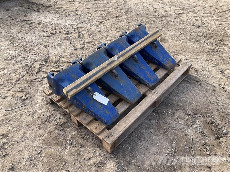 Quantity of (4) Bucket Teeth Other components