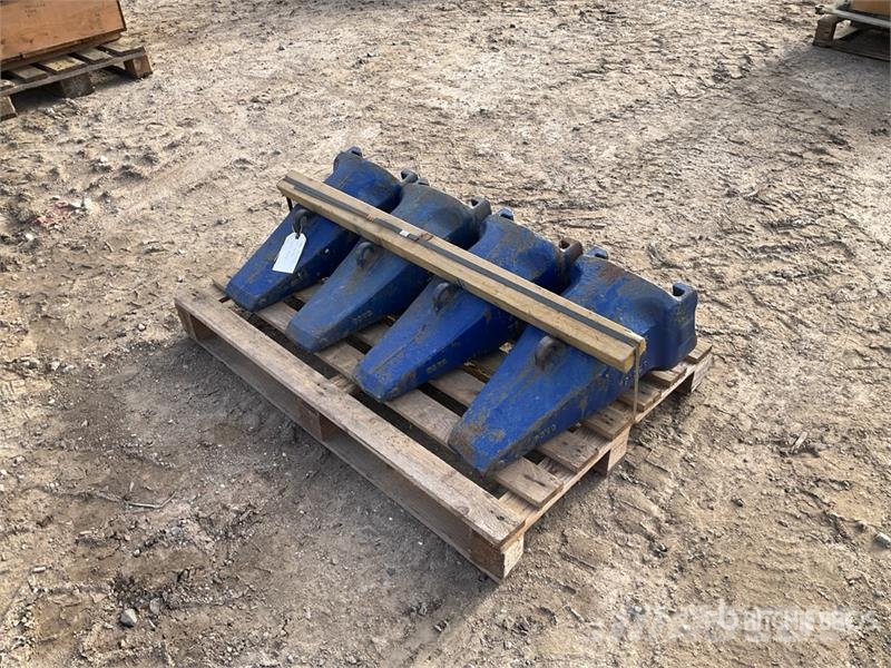 Quantity of (4) Bucket Teeth Other components