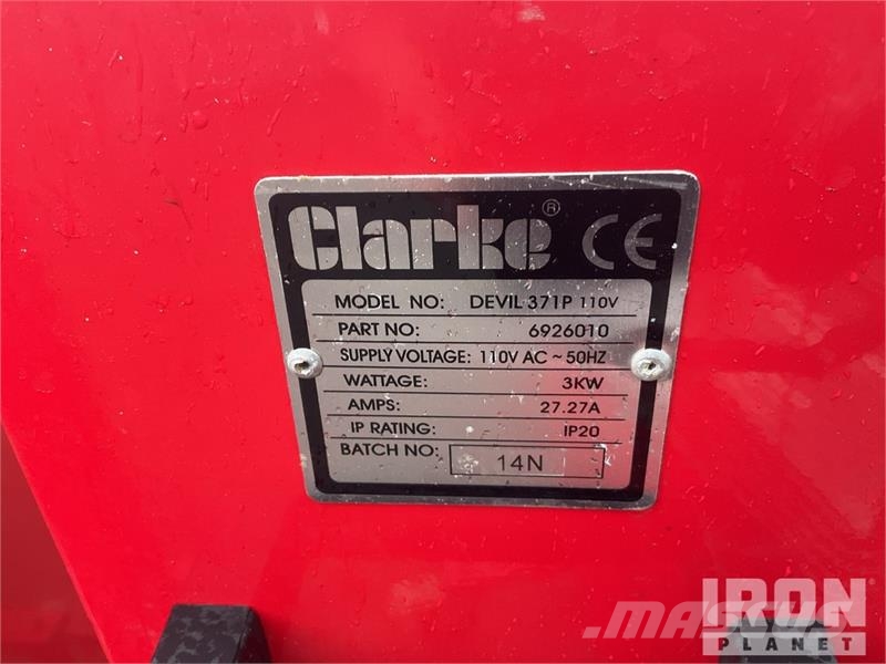  Quantity of (4) Clarke Devil 371P Space Heater معدات التسخين والإذابة