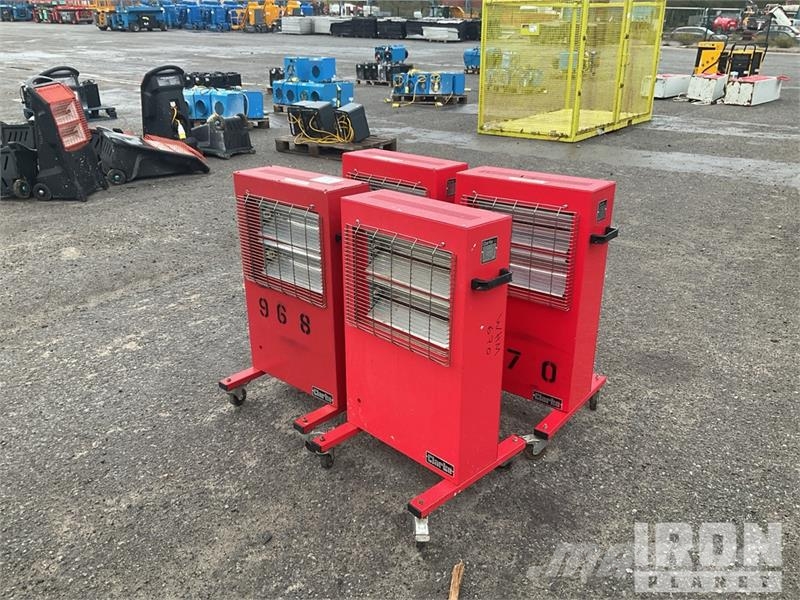  Quantity of (4) Clarke Devil 371P Space Heater معدات التسخين والإذابة