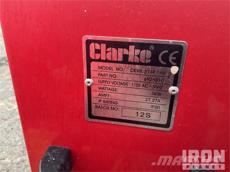  Quantity of (4) Clarke Devil 371P Space Heater معدات التسخين والإذابة