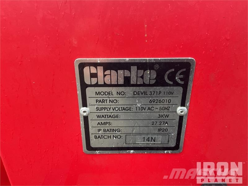  Quantity of (4) Clarke Devil 371P Space Heater معدات التسخين والإذابة
