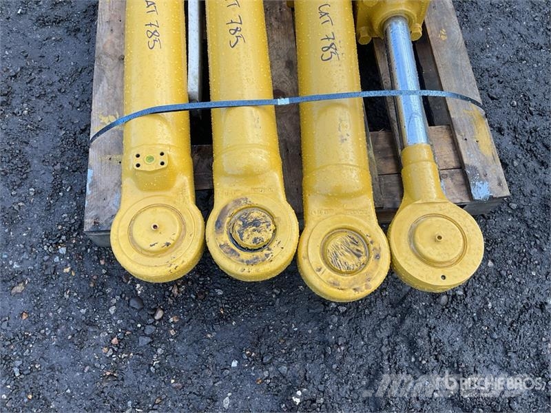  Quantity of (4) Cylinder Hydraulic Parts Hydraulics