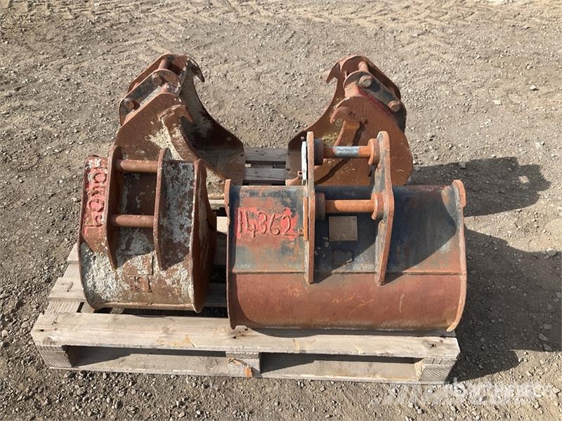  Quantity of (4) Digging Excavator Bucket دلاء