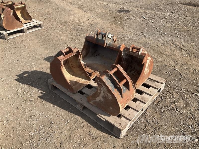  Quantity of (4) Digging Excavator Bucket دلاء