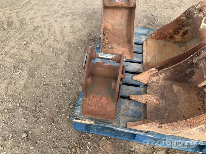 Quantity of (4) Digging Excavator Bucket Buckets