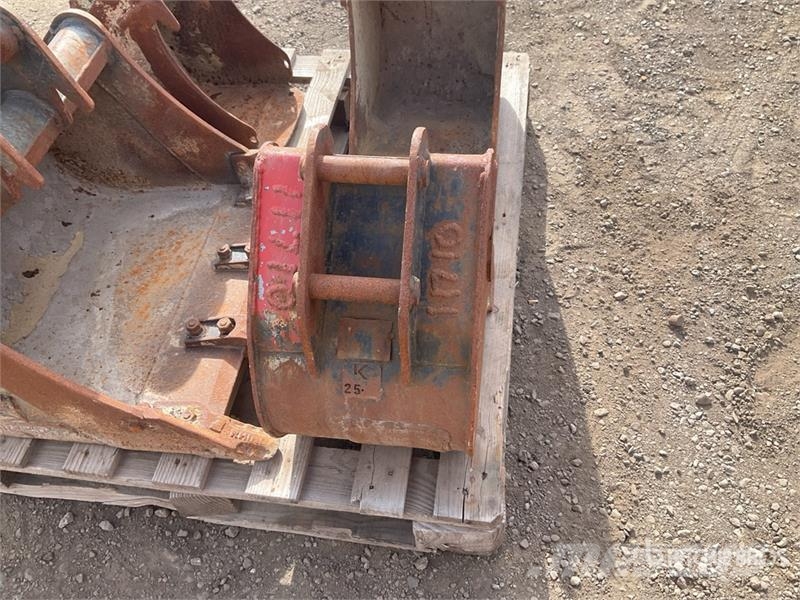  Quantity of (4) Digging Excavator Bucket دلاء