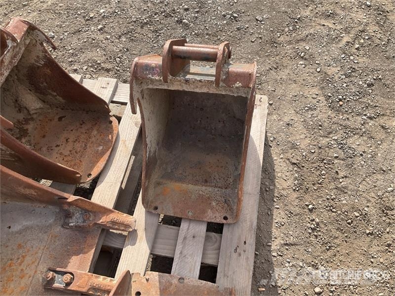  Quantity of (4) Digging Excavator Bucket دلاء