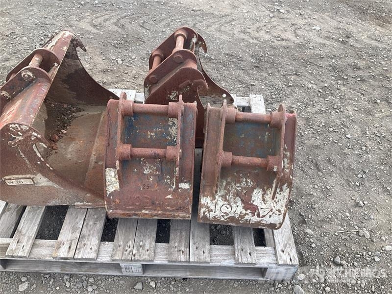  Quantity of (4) Digging Excavator Bucket دلاء