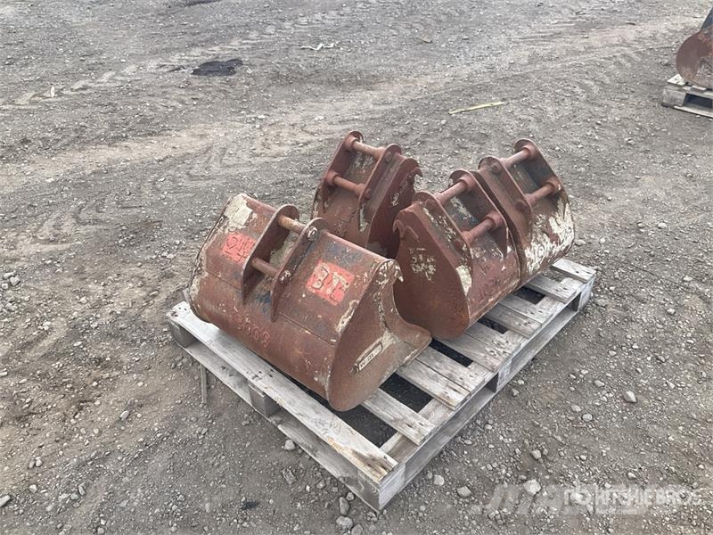  Quantity of (4) Digging Excavator Bucket دلاء