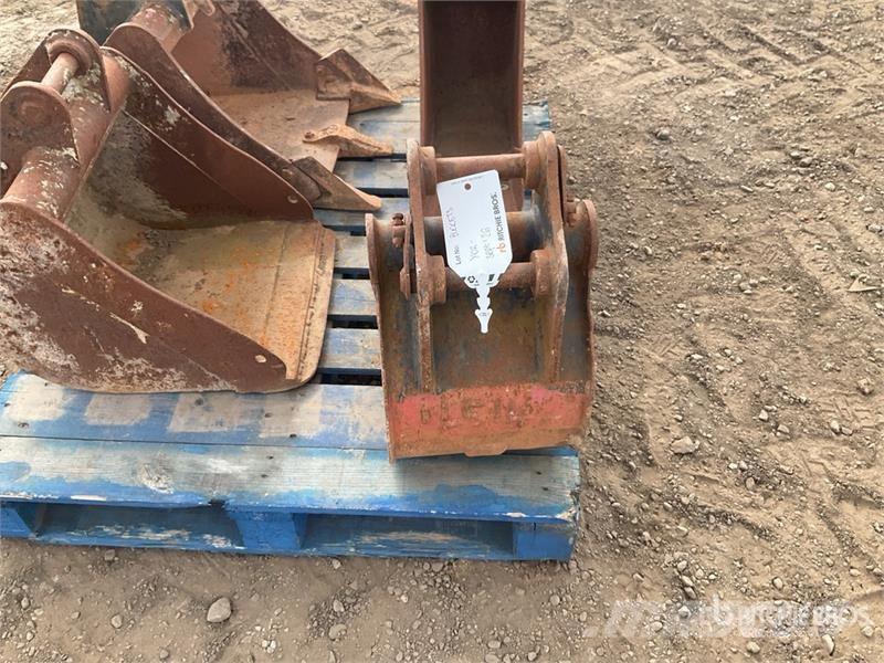 Quantity of (4) Digging Excavator Bucket Buckets