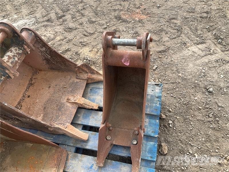 Quantity of (4) Digging Excavator Bucket Buckets