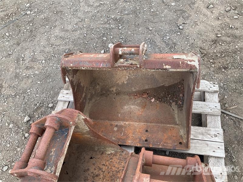  Quantity of (4) Digging Excavator Bucket دلاء