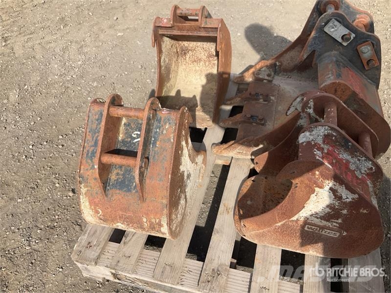 Quantity of (4) Digging Excavator Bucket دلاء