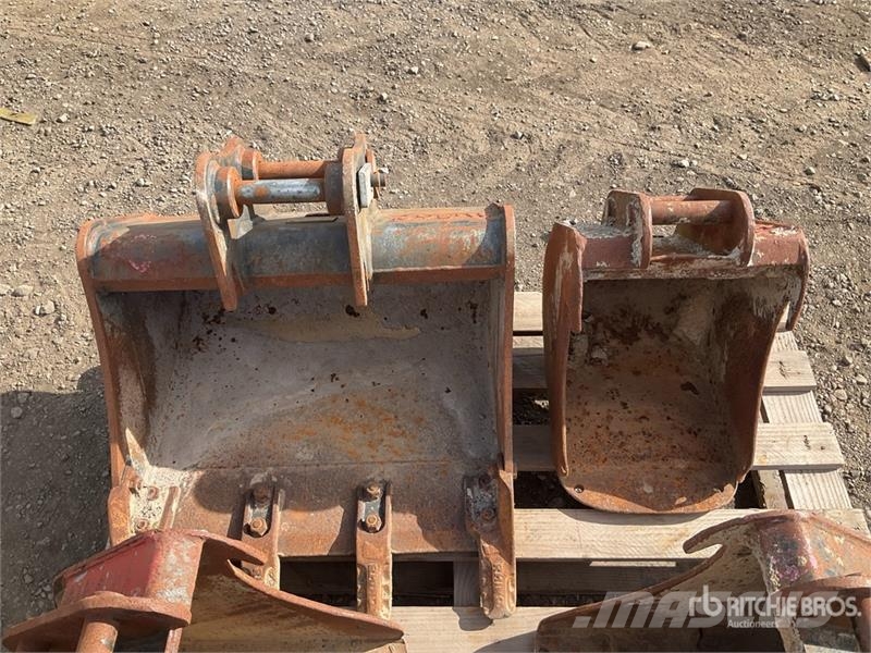  Quantity of (4) Digging Excavator Bucket دلاء