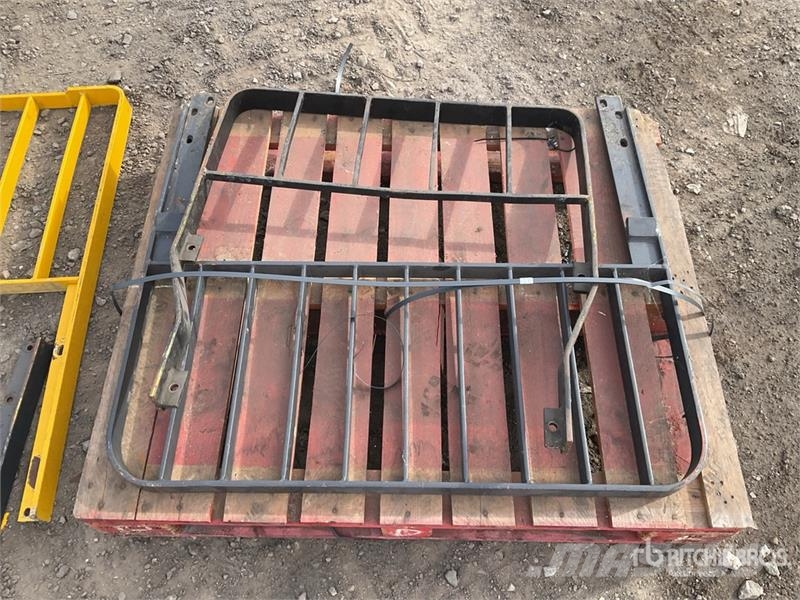 Quantity of (4) Forklift Backrests Drugi deli