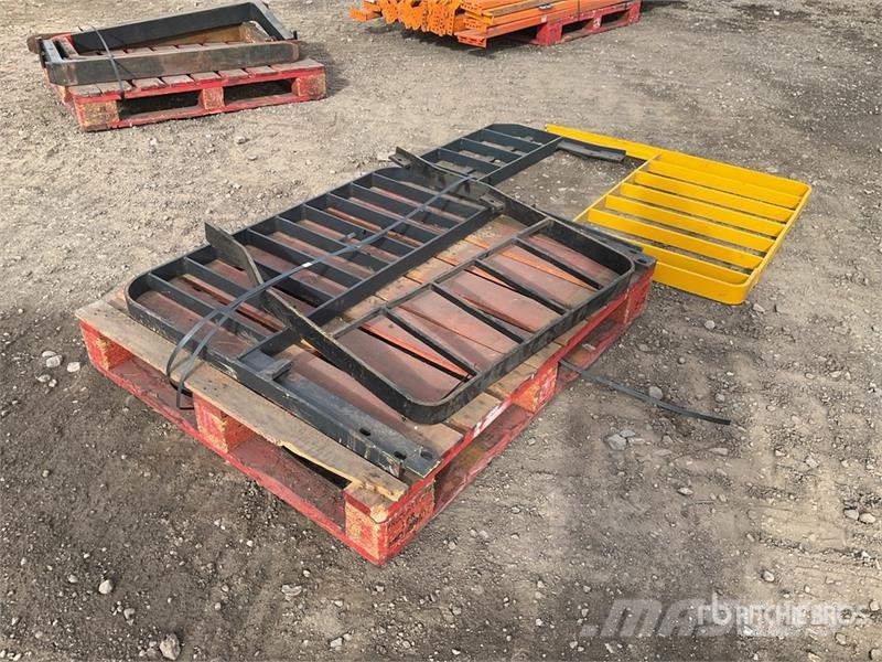 Quantity of (4) Forklift Backrests Drugi deli
