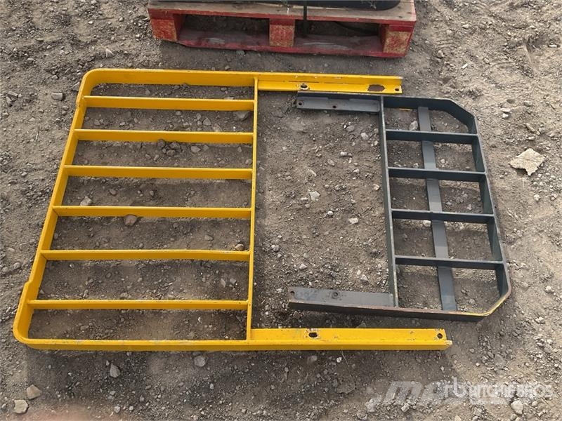 Quantity of (4) Forklift Backrests Drugi deli
